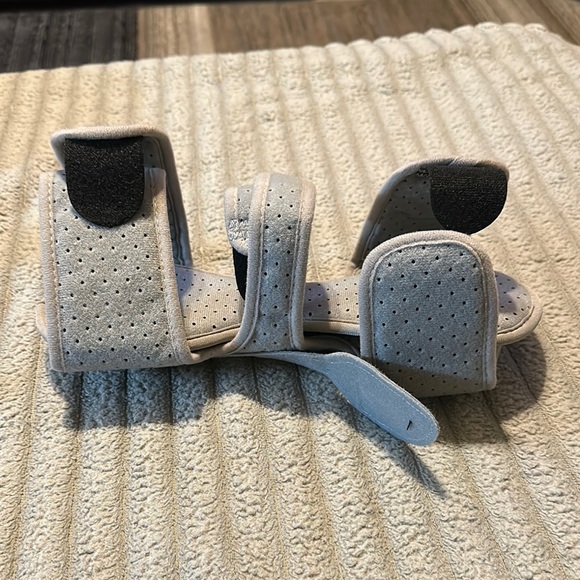 Gray Plantar Fasciitis Night Splint - Picture 2 of 12